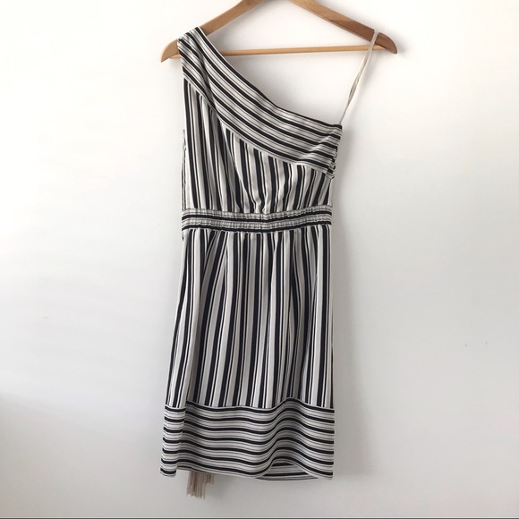 ❌Sold❌🔥 BCBG Maxazria Women’s Black Striped Dress 🔥 - Picture 8 of 9